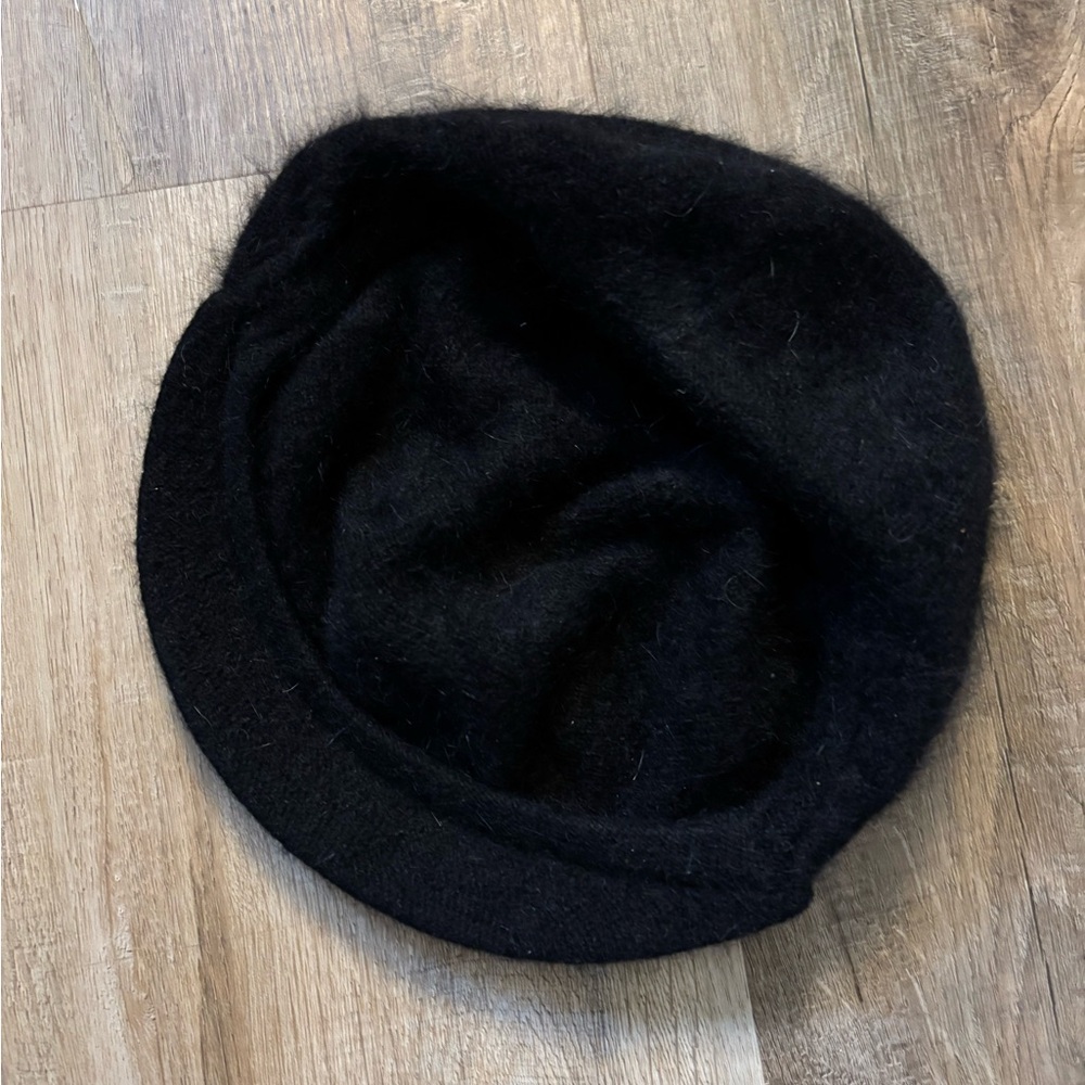 🦋 3/$25 Black Fuzzy Beret